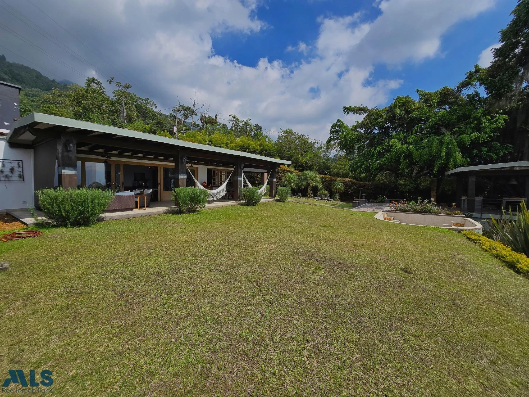 Exterior photo 11
