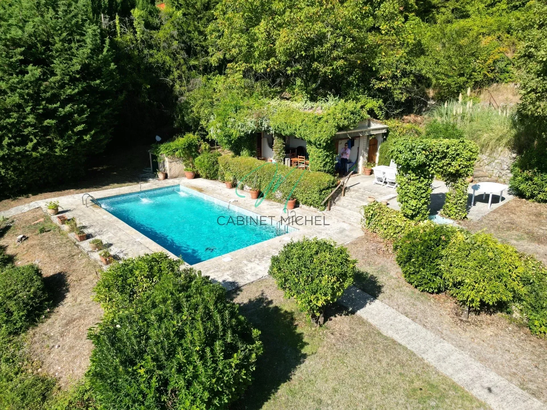 Exterior photo 3
