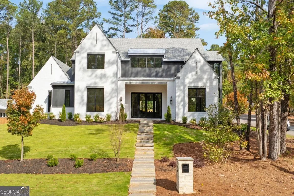Exterior photo 2