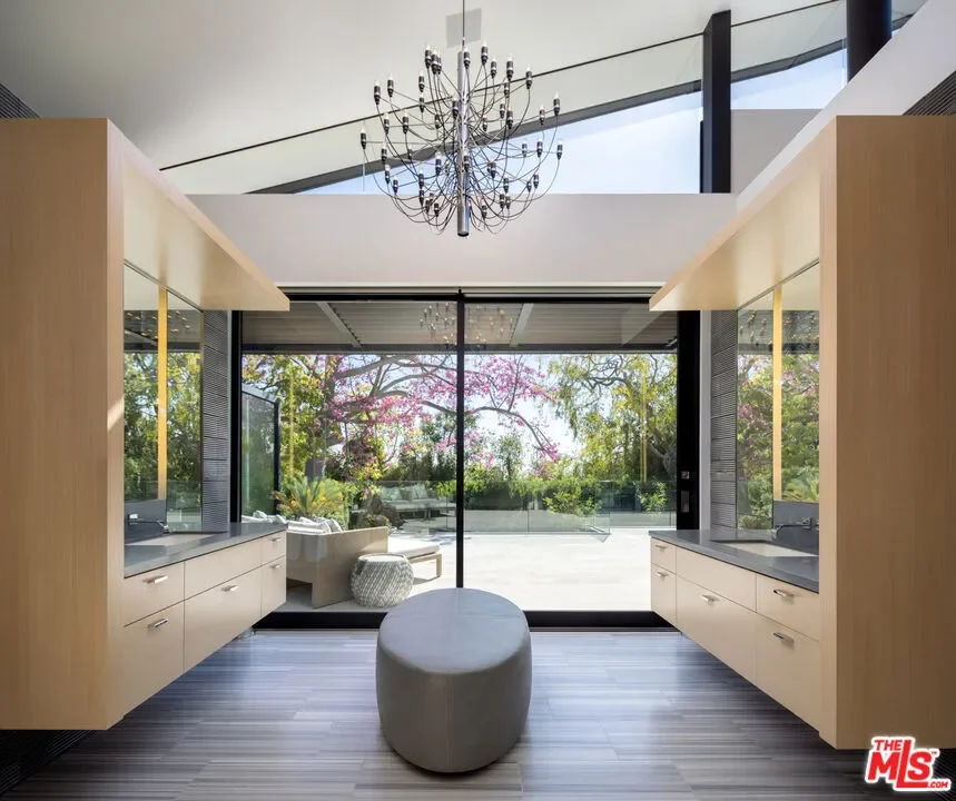 814 Toulon Drive, Los Angeles, California, United States. - Photo 14
