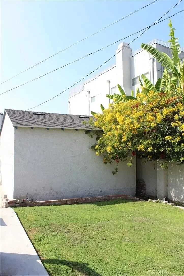 210 N Naomi, Burbank, California, United States. - Photo 11