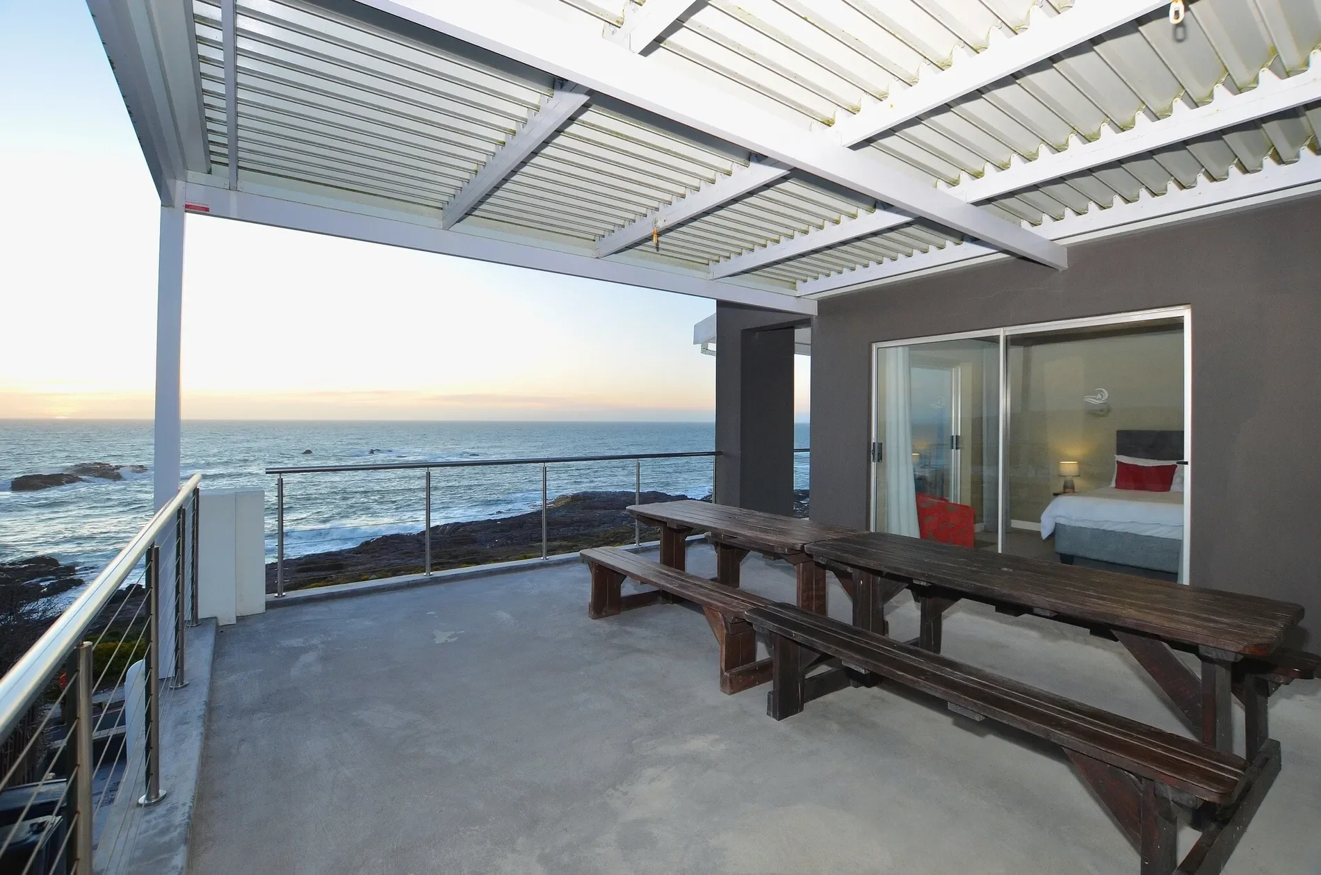 Exterior photo 4