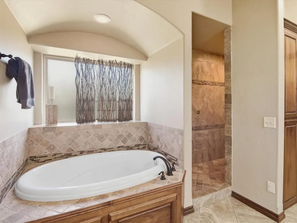 1180 Bailey Circle, Edmond, OK 73025, Edmond, Oklahoma, United States. - Photo 4