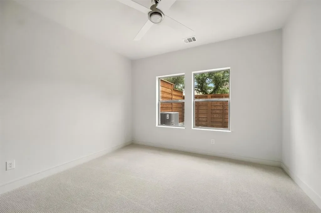 1364 Cherry Hills Lane, Irving, Texas, United States. - Photo 6