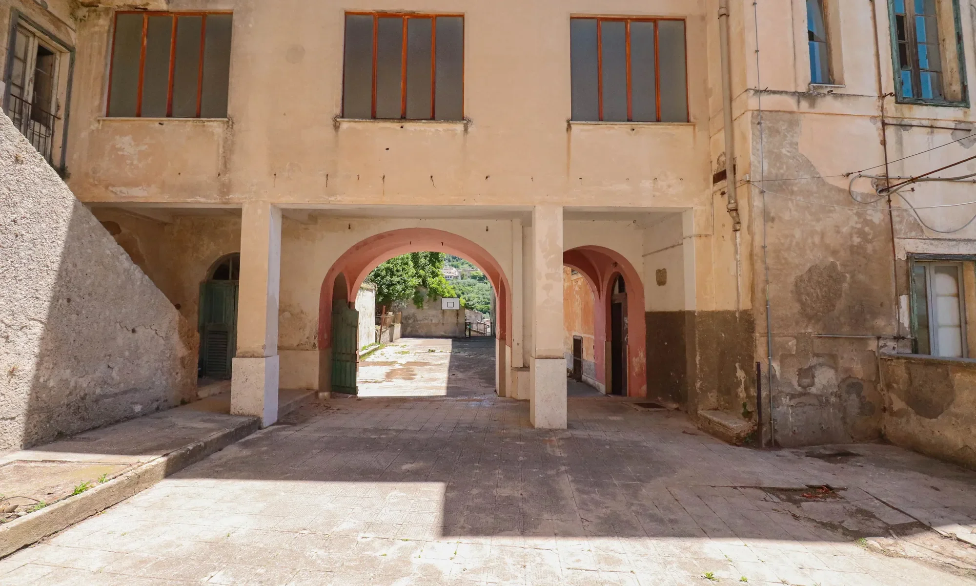 Exterior photo 8