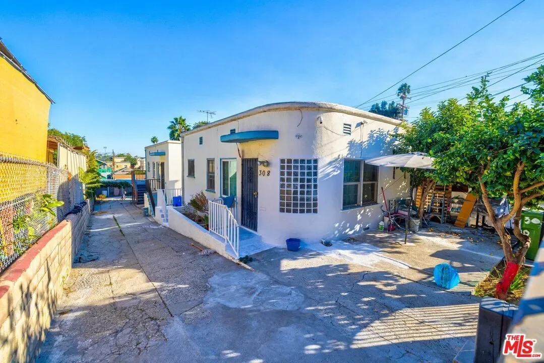 308 E Edgeware Rd, Los Angeles, California, United States. - Photo 3