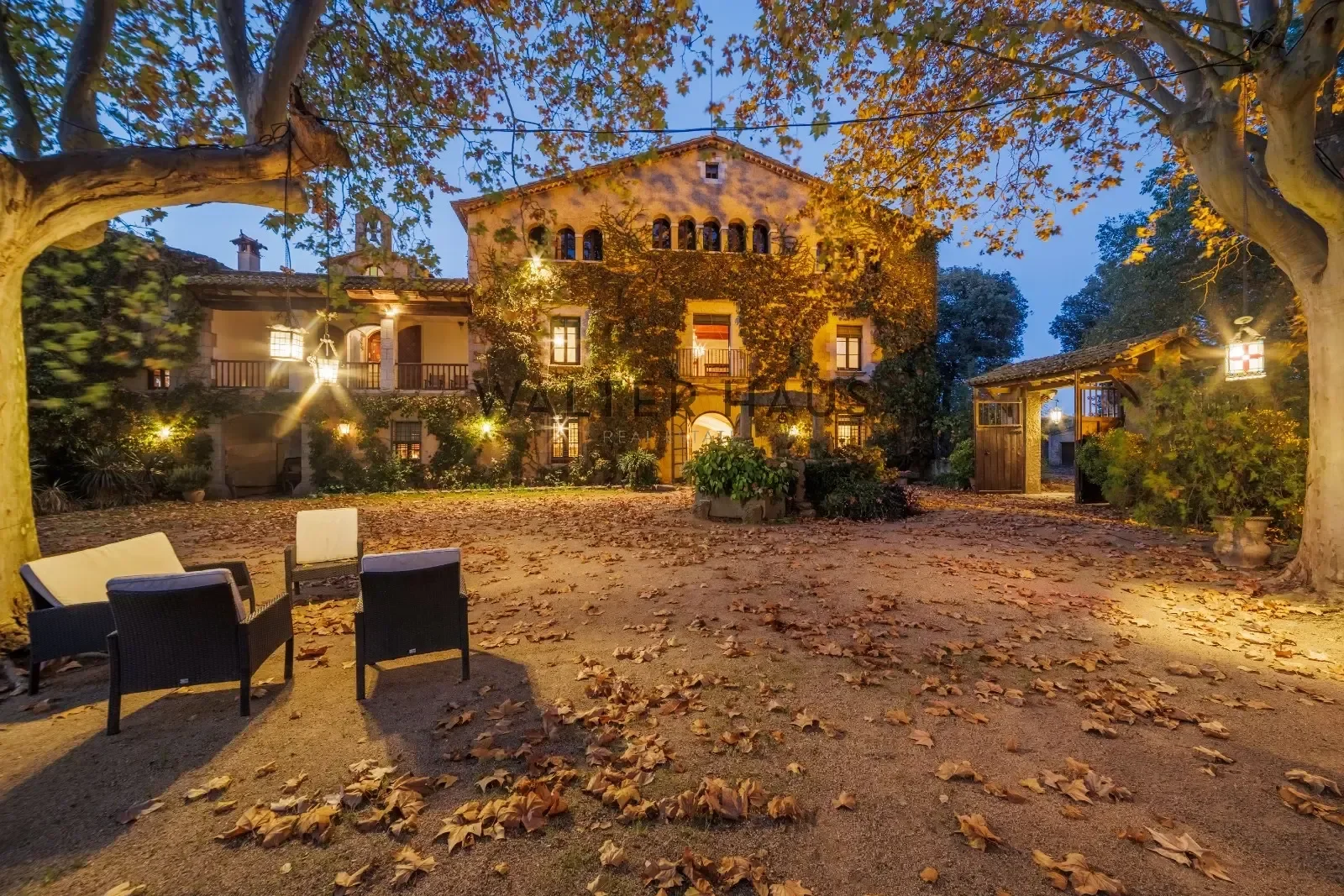 Exterior photo 7