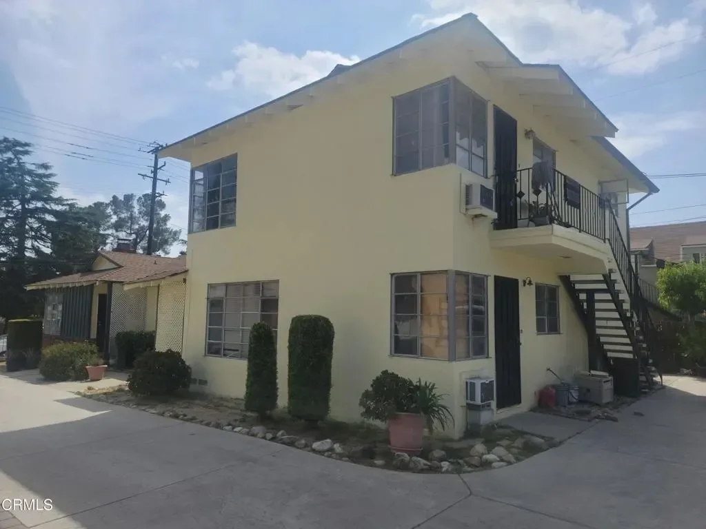 637 W Altadena Drive, Altadena, California, United States. - Photo 2