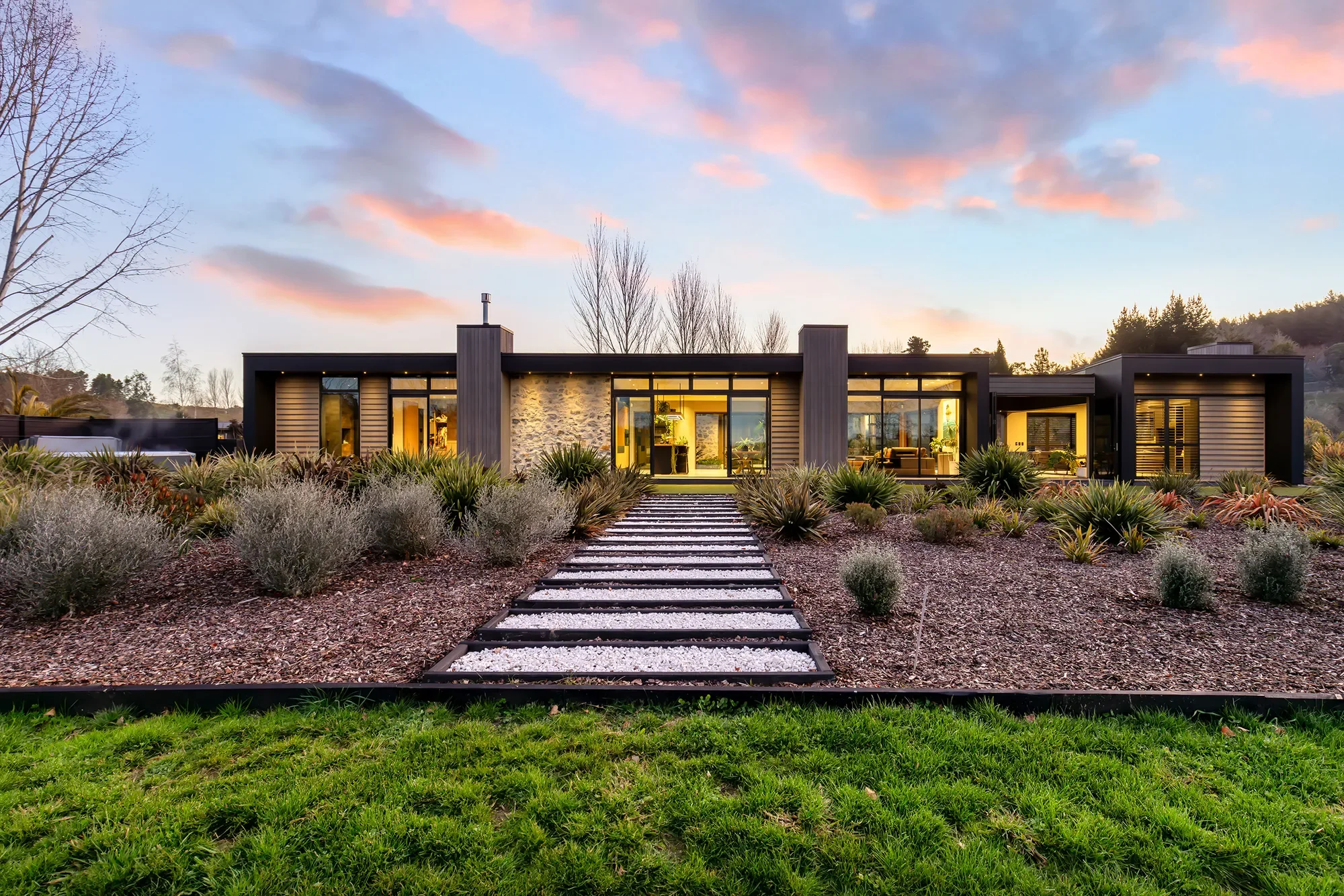 Exterior photo 2