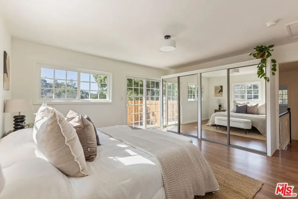 1945 Yosemite Drive, Los Angeles, California, United States. - Photo 4