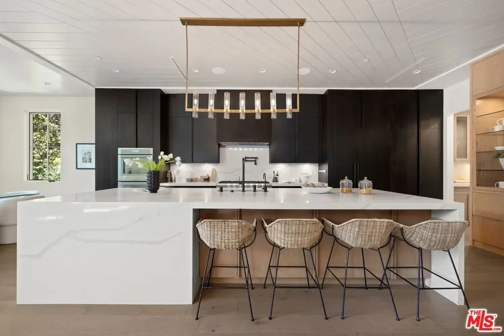 15125 Valley Vista Boulevard, Los Angeles, California, United States. - Photo 6