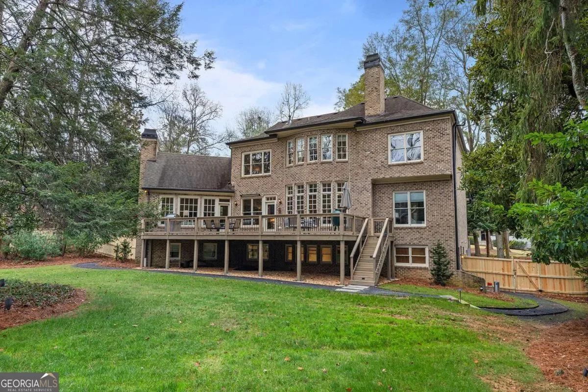 Exterior photo 11
