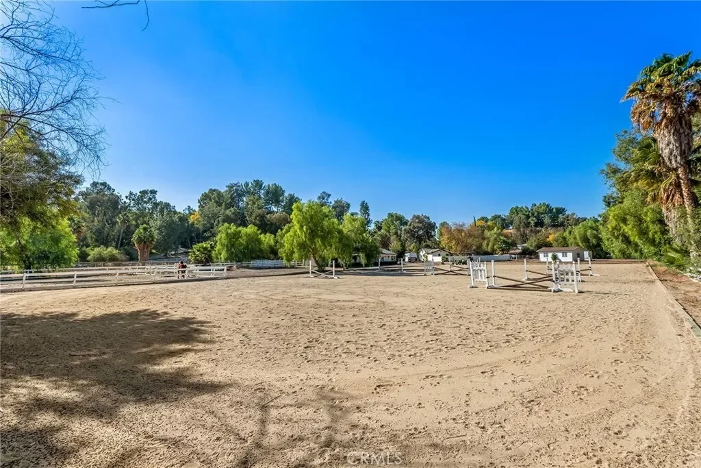5547 PARADISE VALLEY Road, Hidden Hills, California, United States. - Photo 11