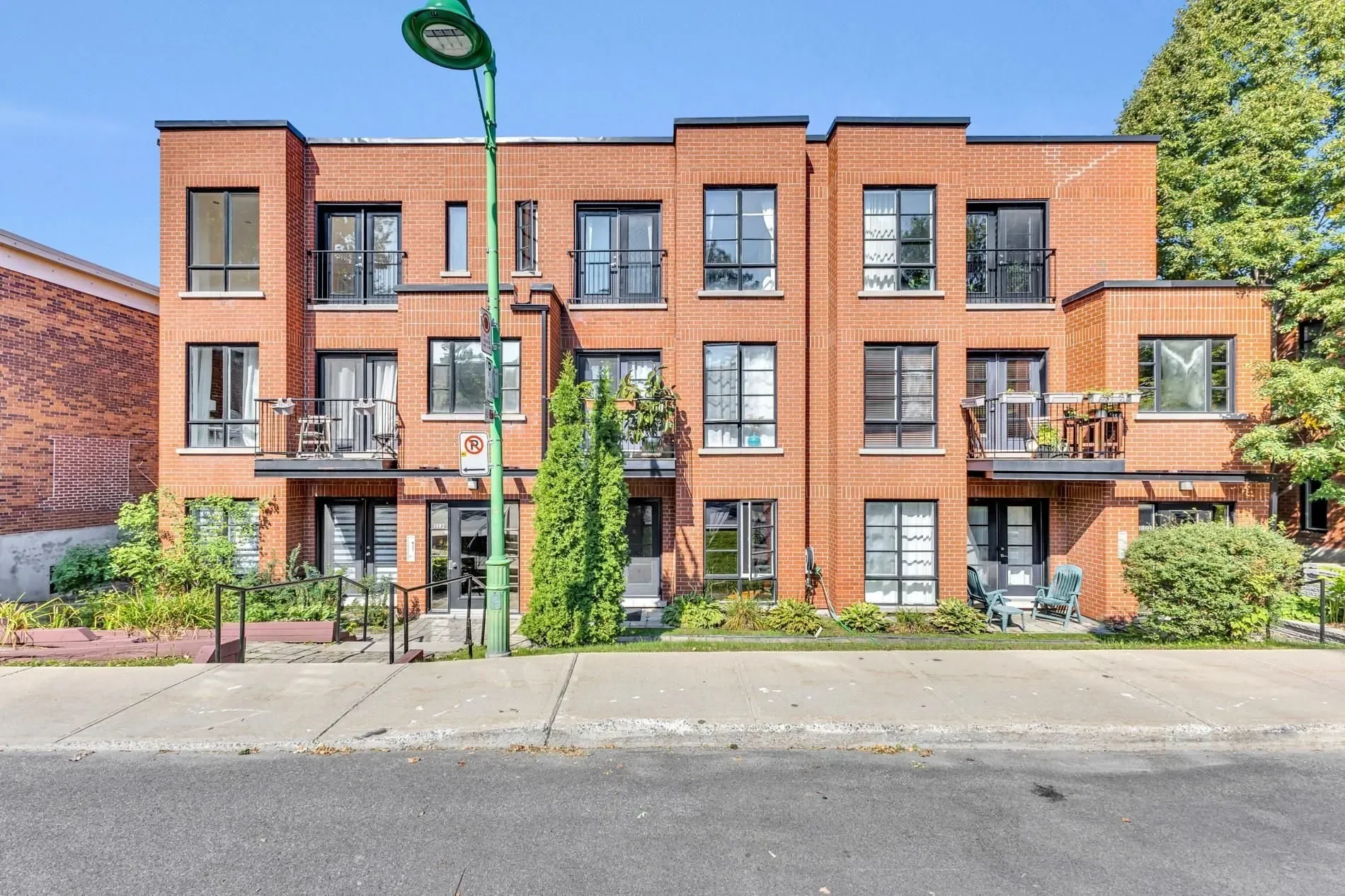 Exterior photo 1