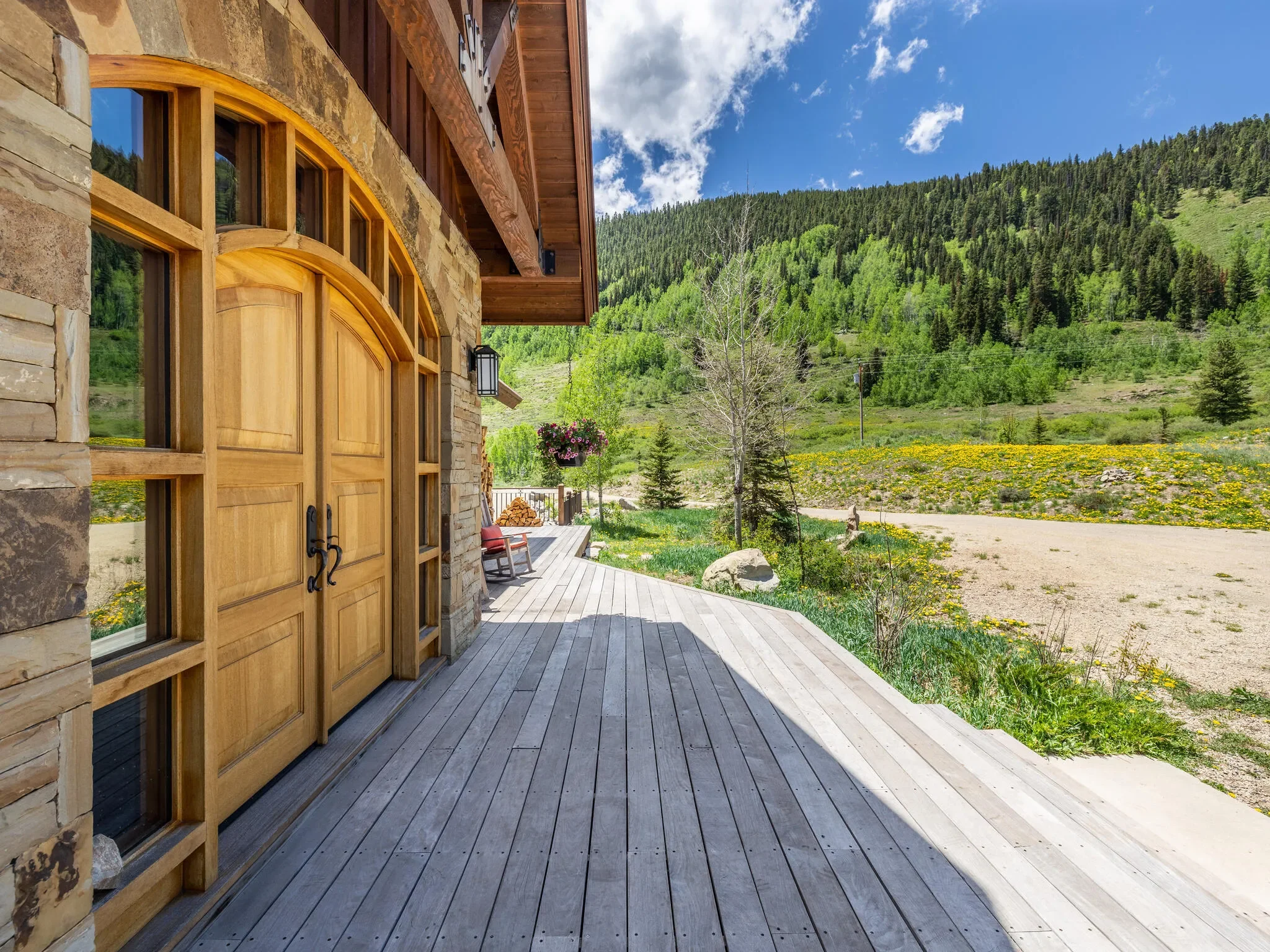 Exterior photo 4