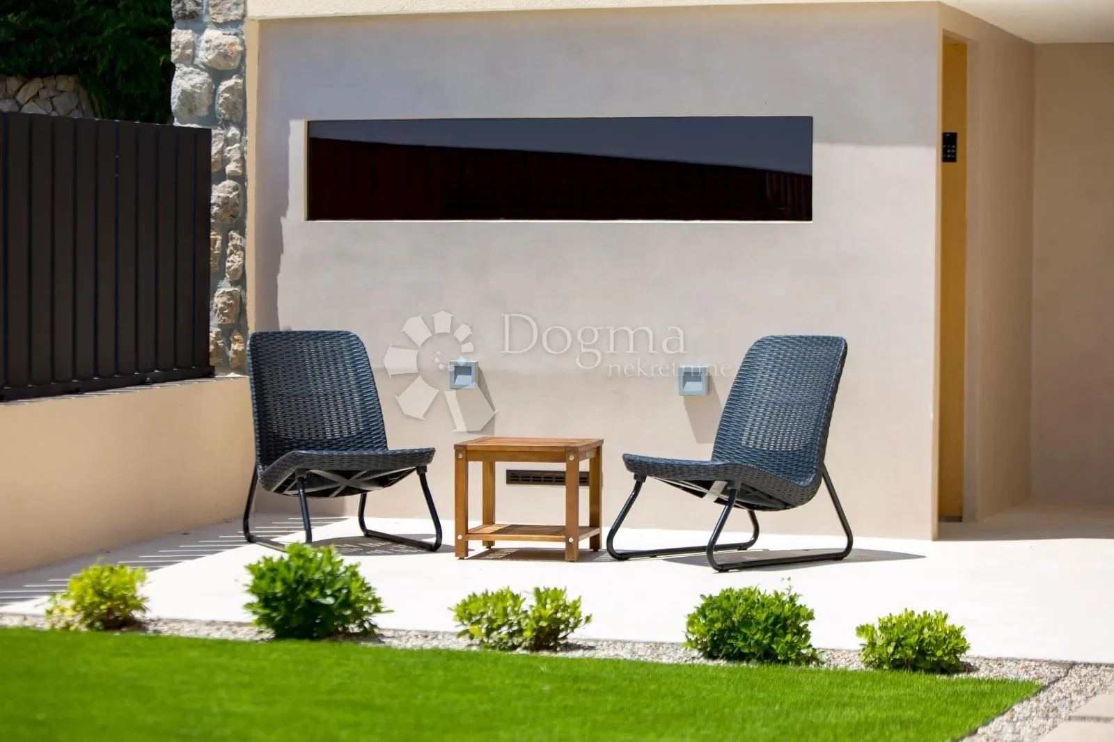 Exterior photo 6