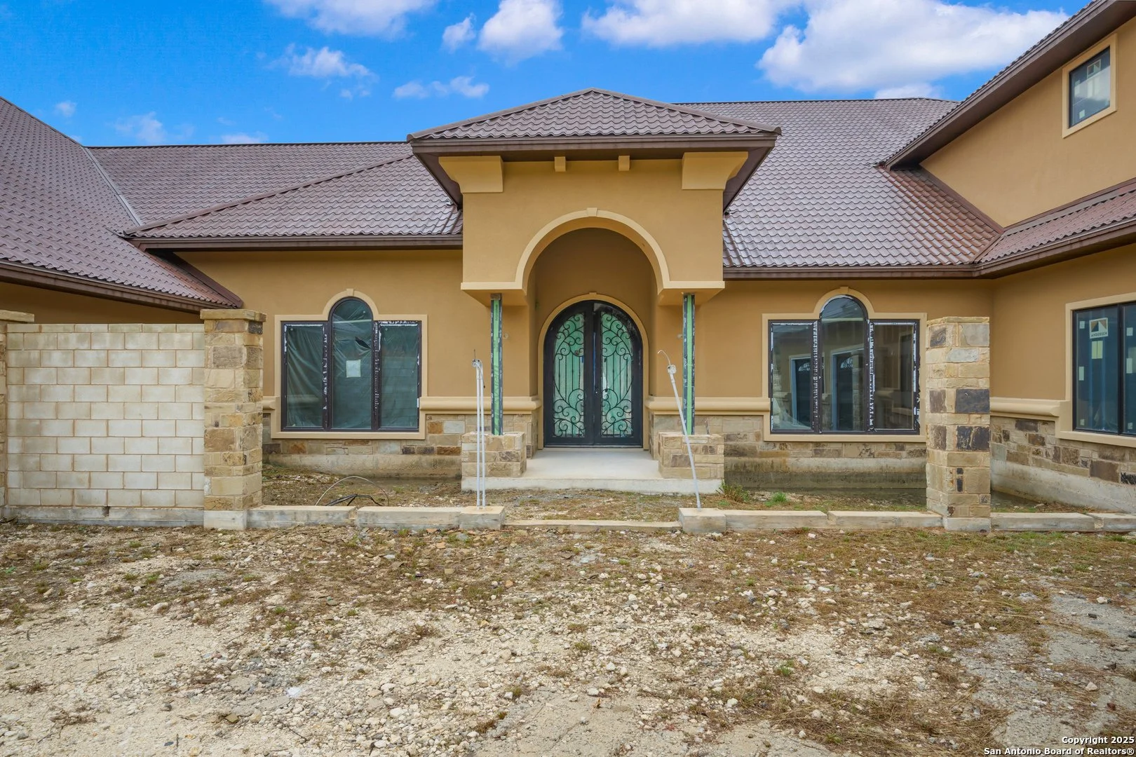 Exterior photo 3