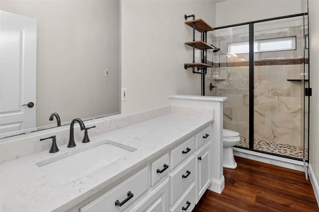 1007 Bentwater Parkway, Granbury, Texas, United States. - Photo 18