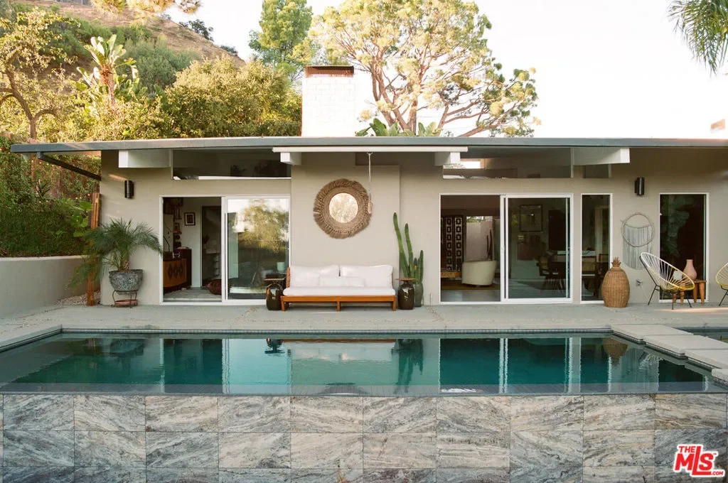 2102 Ridgemont Drive, Los Angeles, California, United States. - Photo 16