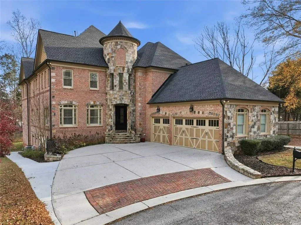 7611 Regency Circle, Sandy Springs, GA 30350, Atlanta, Georgia, United States. - Photo 26