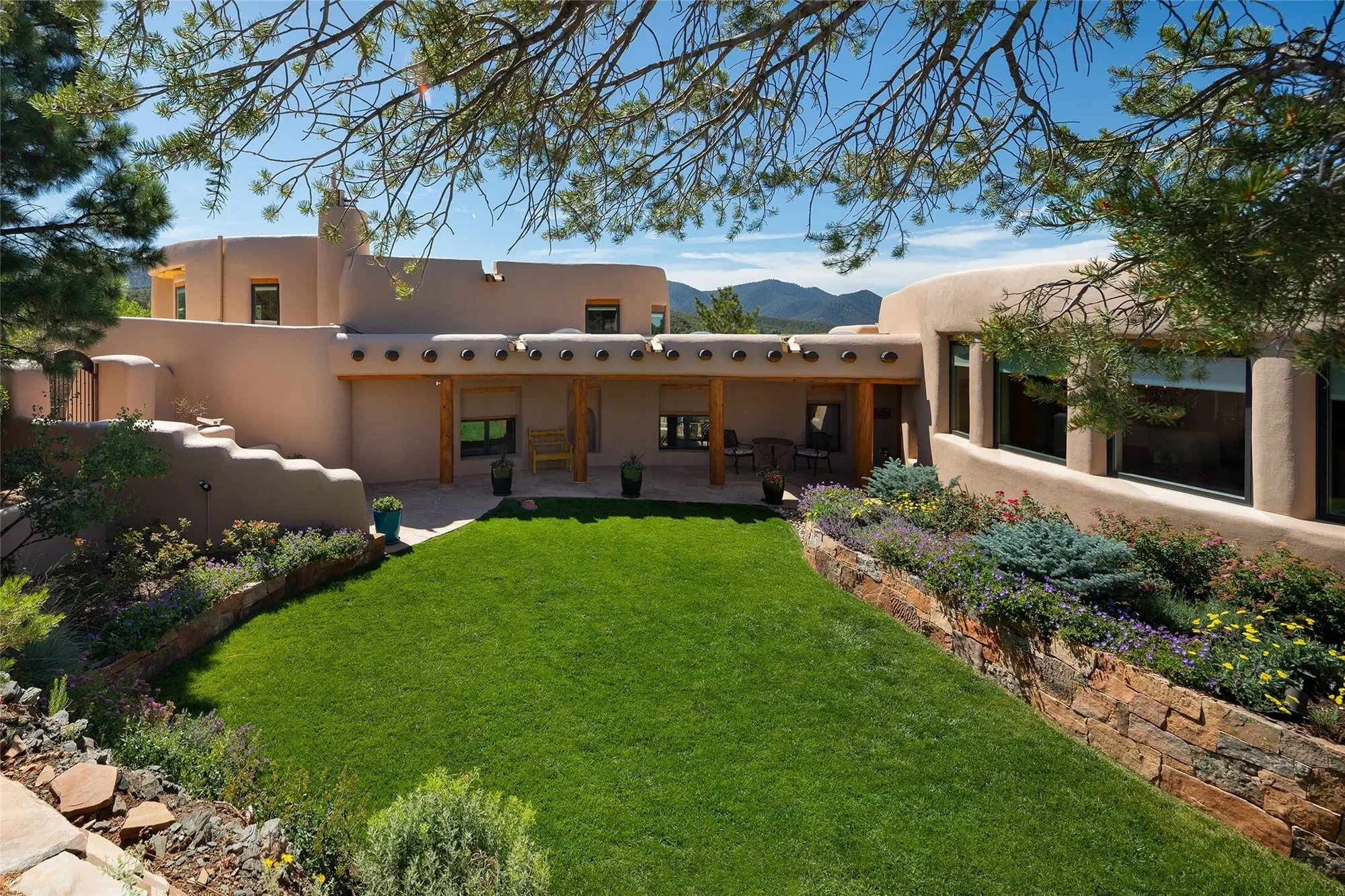 1233 N Summit Drive , Santa Fe, NM 87501, Santa Fe, New Mexico, United States. - Photo 3