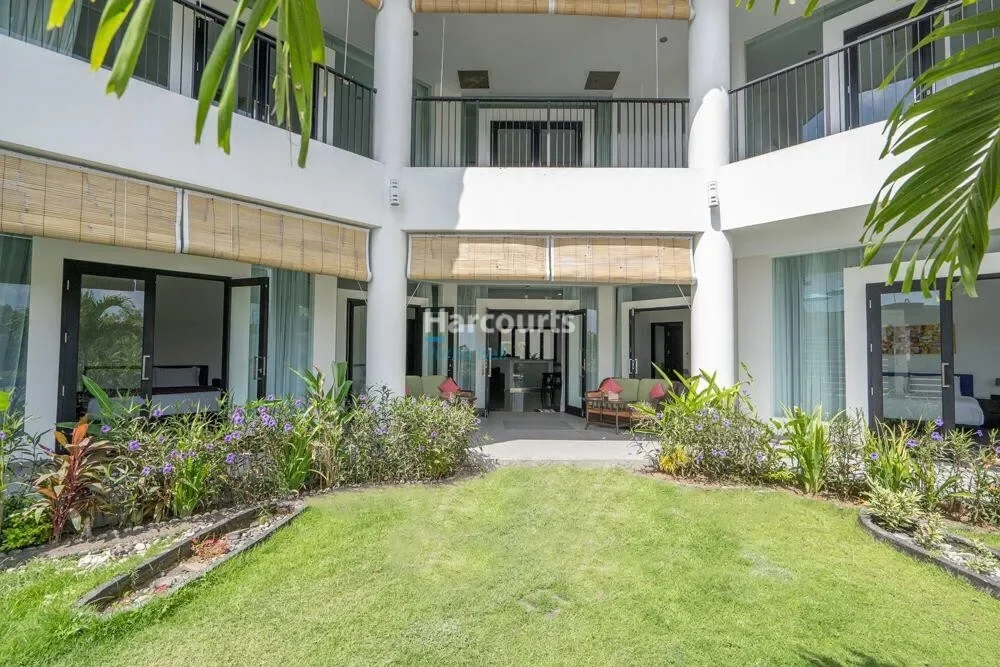 Exterior photo 3