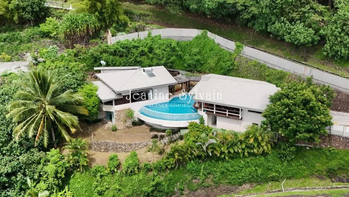 Exterior photo 6