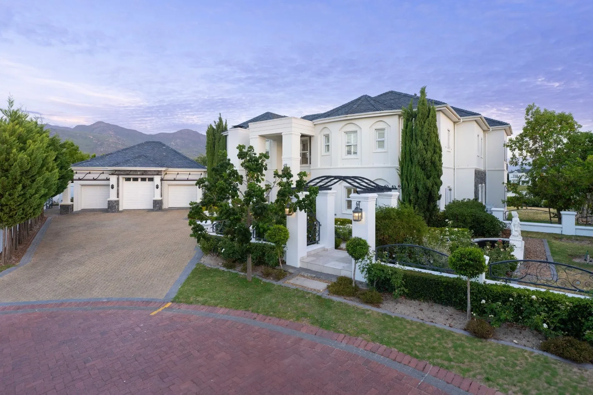 Exterior photo 10